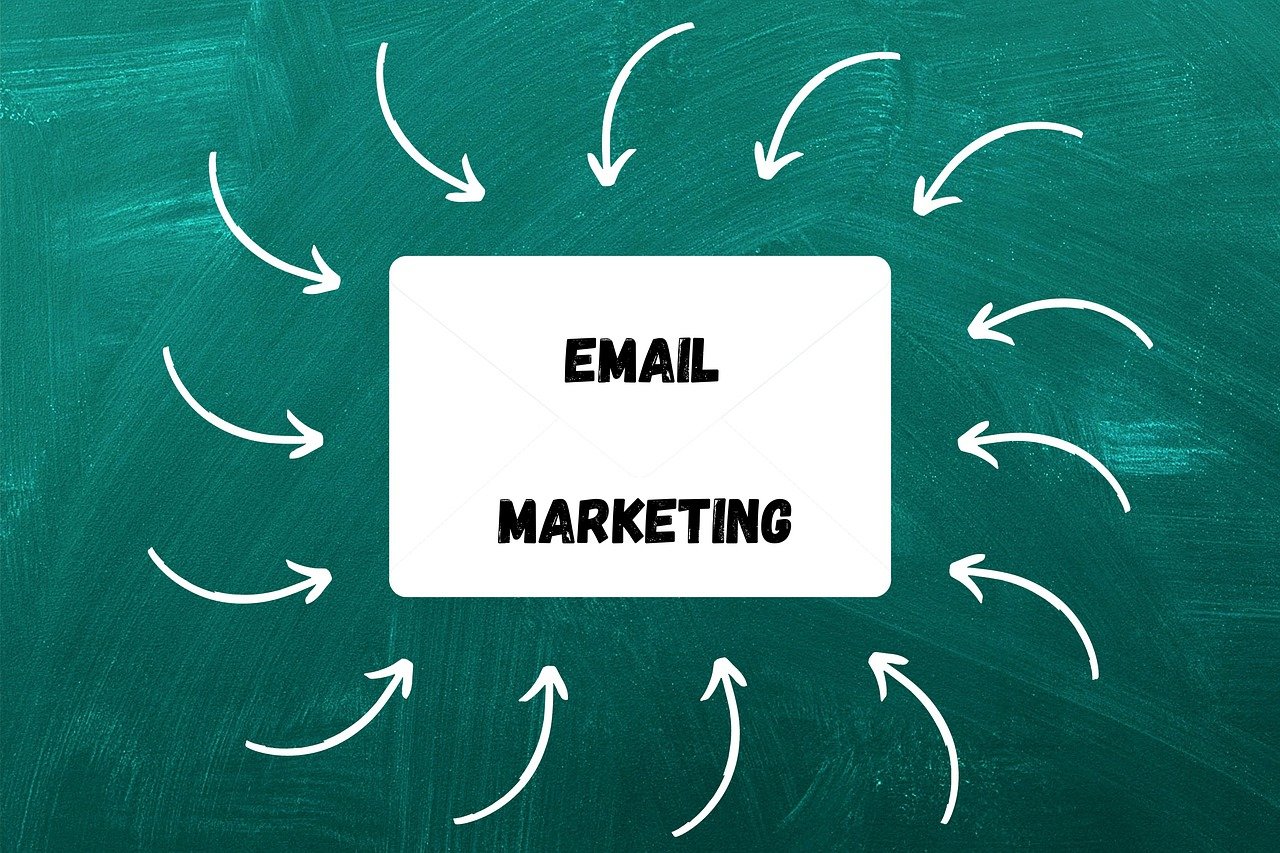 Az email marketing erősíti a vásárlói lojalitást és növeli az értékesítést. 