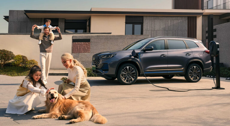 Havonta 40 tesztvezetés, 18 eladott autó — Így építettük újra a Kaposvár-Car-t két ismeretlen márkával